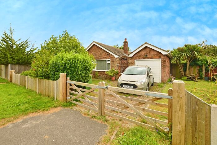 2 Bedroom Bungalow For Sale In Links Way, Littlestone, New Romney, Kent, TN28