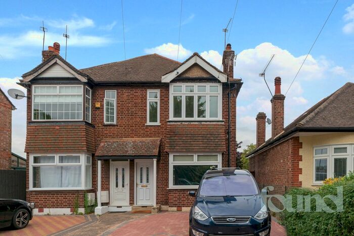 2 Bedroom Flat To Rent In Sinclair Rd, Chingford, E4