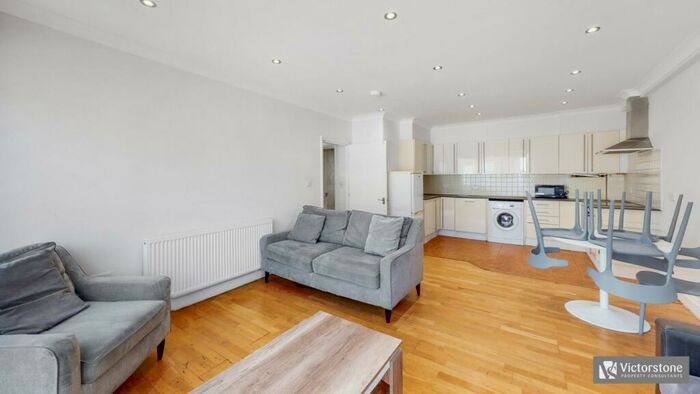 3 Bedroom Apartment To Rent In Kings Terrace, Camden, London, NW1