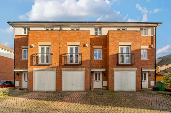 3 Bedroom Town House To Rent In Trafford Way, Beckenham, BR3