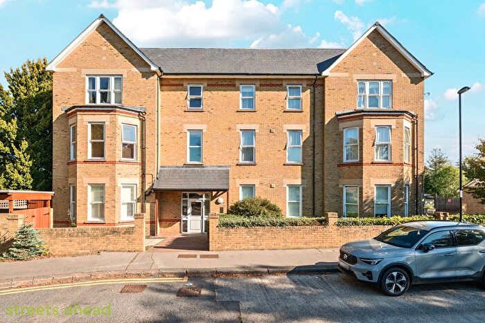 2 Bedroom Flat For Sale In Beulah Hill, London, SE19