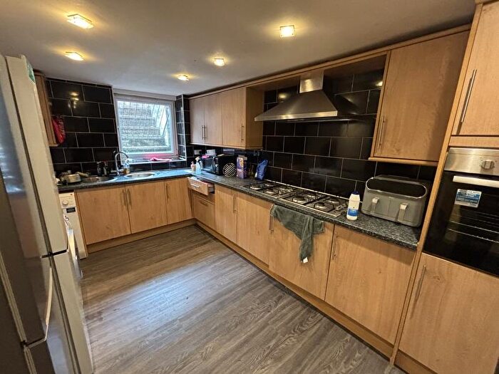 8 Bedroom Terraced House To Rent In Mayville Avenue, Hyde Park, Leeds, LS6