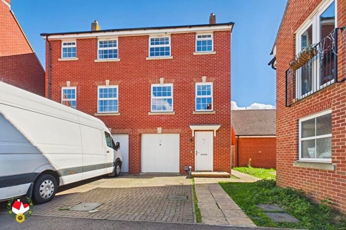 4 Bedroom Semi Detached House To Rent In Thatcham Avenue, Kingsway, GL2