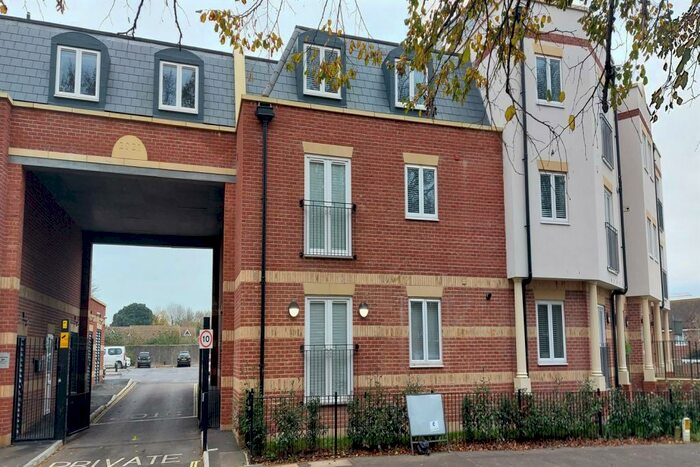 1 Bedroom Flat To Rent In Bedroom Property In Station View, PO9