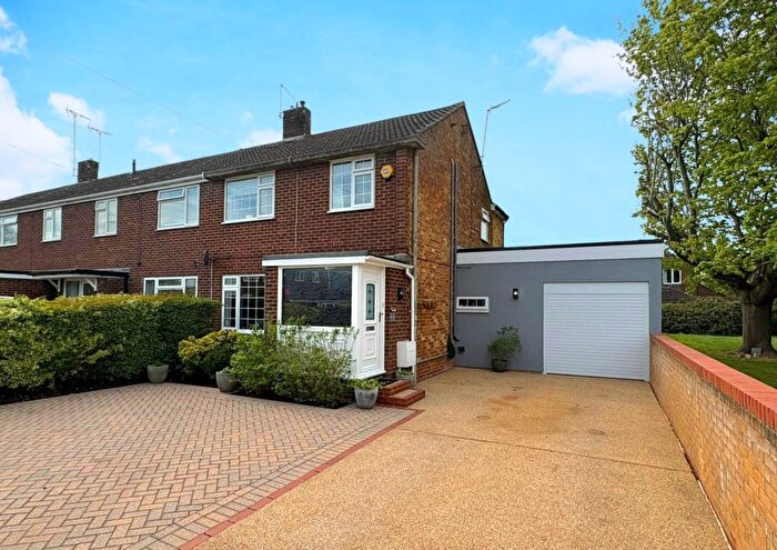 3 Bedroom End Terrace House For Sale In Eastfield Road, Aylesbury, HP20