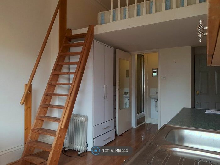 Studio To Rent In Col, London, W11