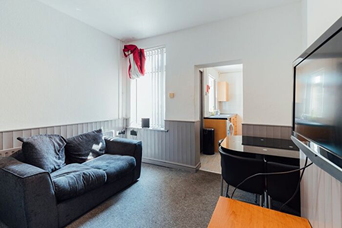 4 Bedroom Semi-detached House To Rent In Carholme Road, Lincoln, LN1