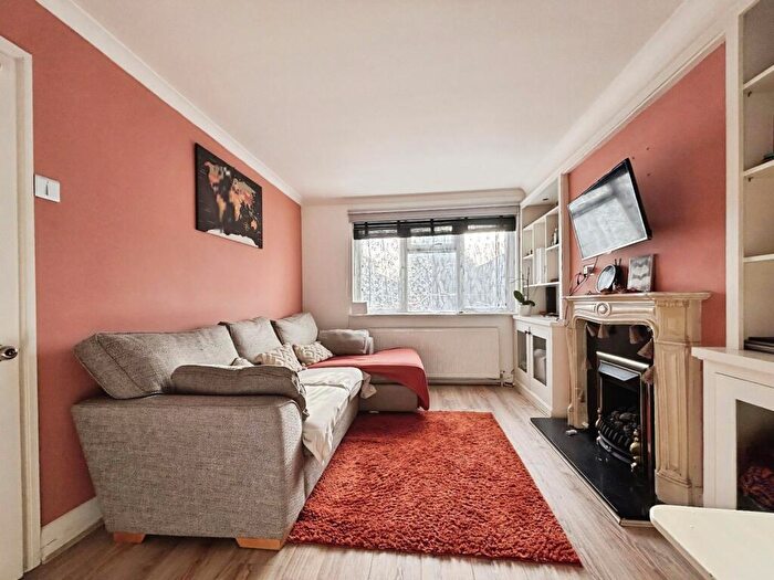 2 Bedroom Apartment For Sale In Tollgate Road, London, E16