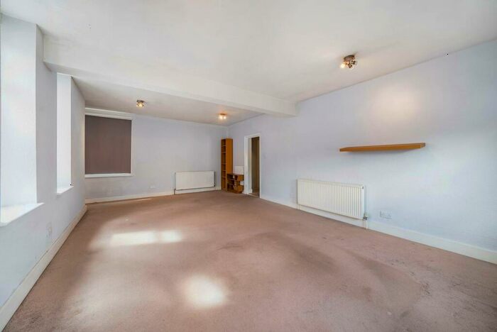 3 Bedroom Flat To Rent In Brighton Road, South Croydon, CR2