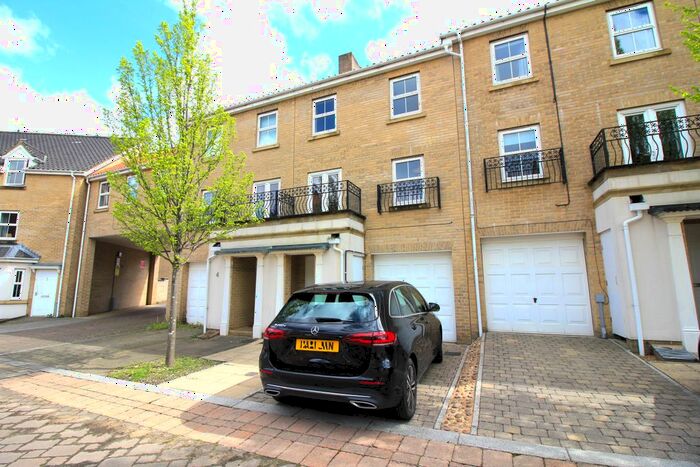 3 Bedroom Town House To Rent In Kenneth Mckee Plain, Norwich, NR2