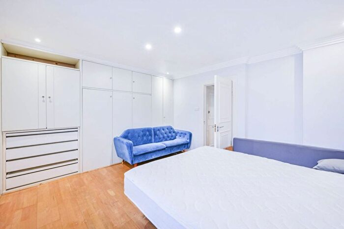 Studio To Rent In King's Road, Chelsea, London, SW3