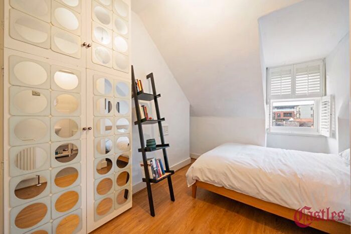 1 Bedroom Flat For Sale In Ferme Park Road, London, N8