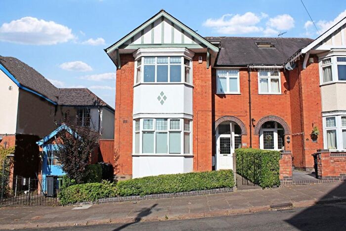 5 Bedroom Semi-Detached House For Sale In Meadhurst Road, Leicester, LE3