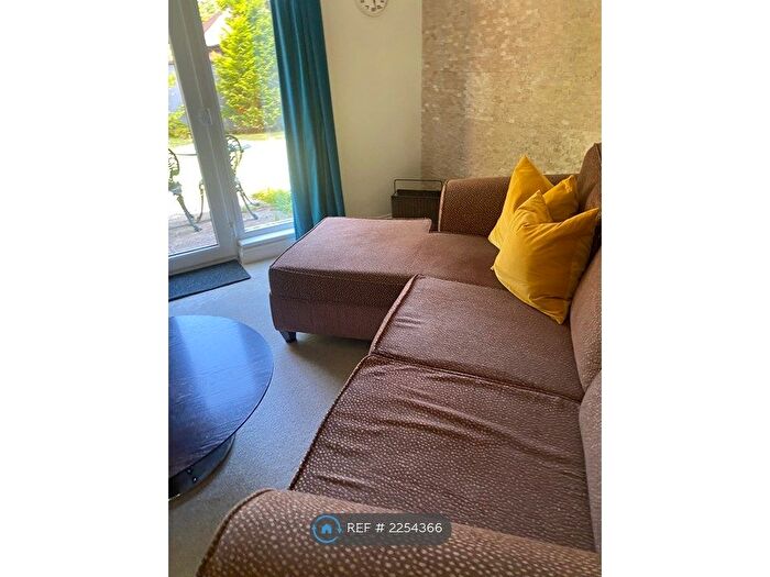 2 Bedroom Bungalow To Rent In Rappax Road, Hale, Altrincham, WA15