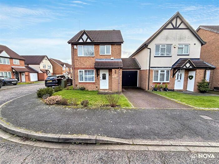 3 Bedroom House For Sale In Farmbrook, Luton, LU2