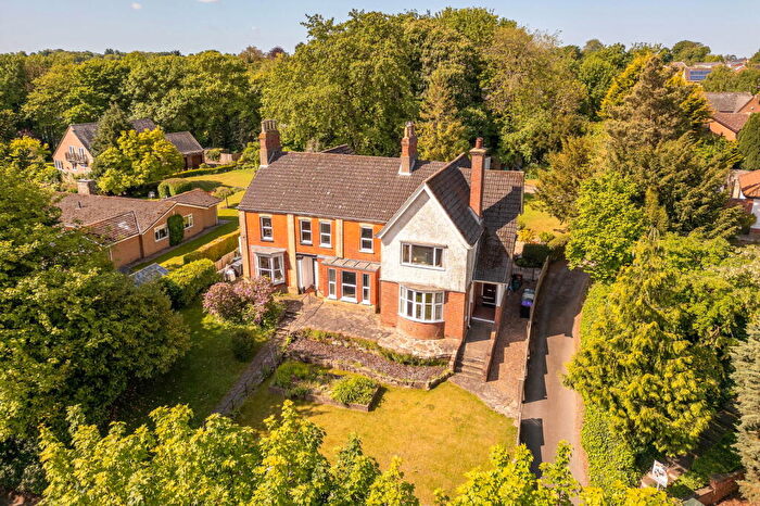 5 Bedroom Semi-Detached House For Sale In Grimsby Road, Louth, LN11