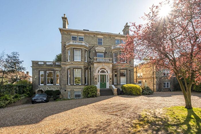 2 Bedroom Flat To Rent In Putney Hill, Putney, London, SW15