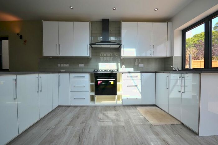 4 Bedroom Detached House To Rent In Norbury Hill, Norbury, London, SW16