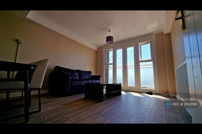 1 Bedroom Flat To Rent In Paragon Road, London, E9