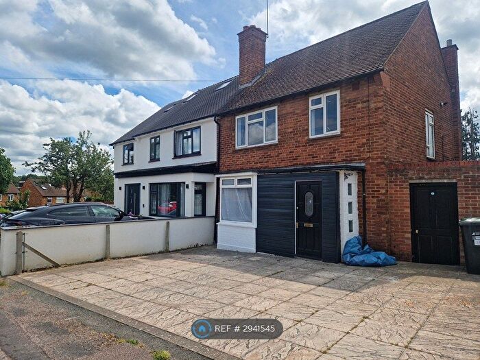 3 Bedroom Semi-Detached House To Rent In Coates Way, Watford, WD25