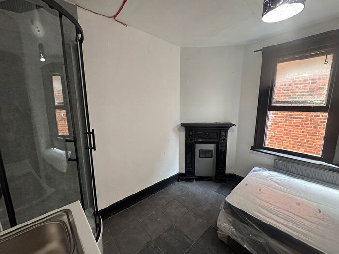 Studio To Rent In London, NW10