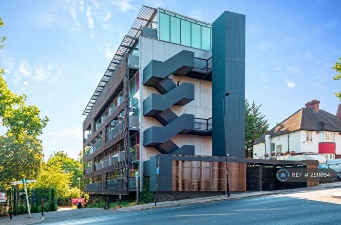 2 Bedroom Flat To Rent In Dog Kennel Hill, London, SE22