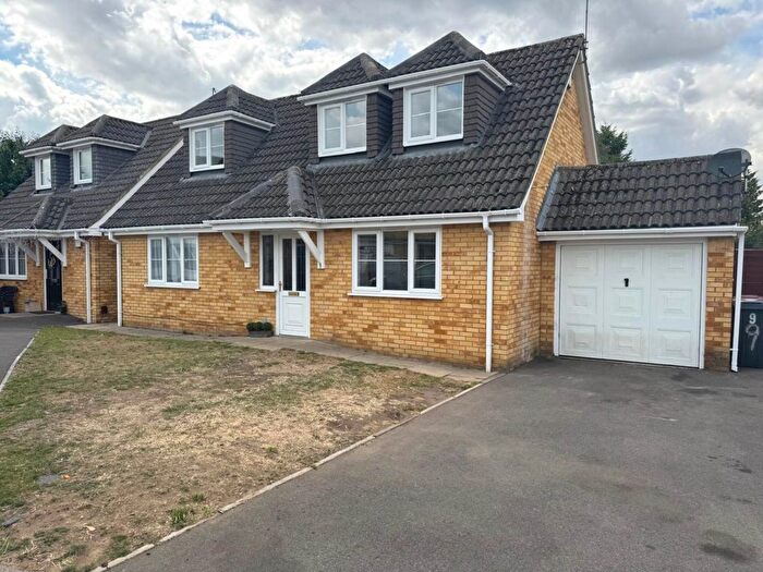 4 Bedroom Semi-Detached House To Rent In Royston Close, Reading, RG30