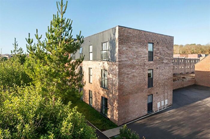 2 Bedroom Apartment For Sale In Pinhoe, Exeter, EX4