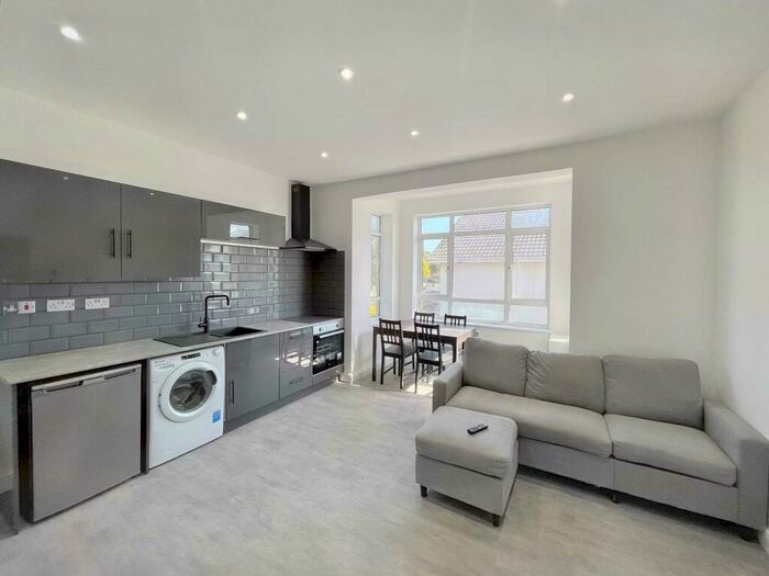 1 Bedroom Apartment To Rent In Belle Vue Crescent, Bournemouth, BH6