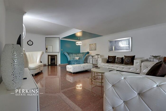 4 Bedroom Detached Bungalow To Rent In Farndale Crescent, Greenford, UB6