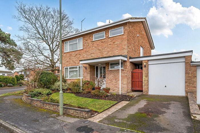 3 Bedroom Link Detached House For Sale In Honeysuckle Close, Basingstoke, RG22