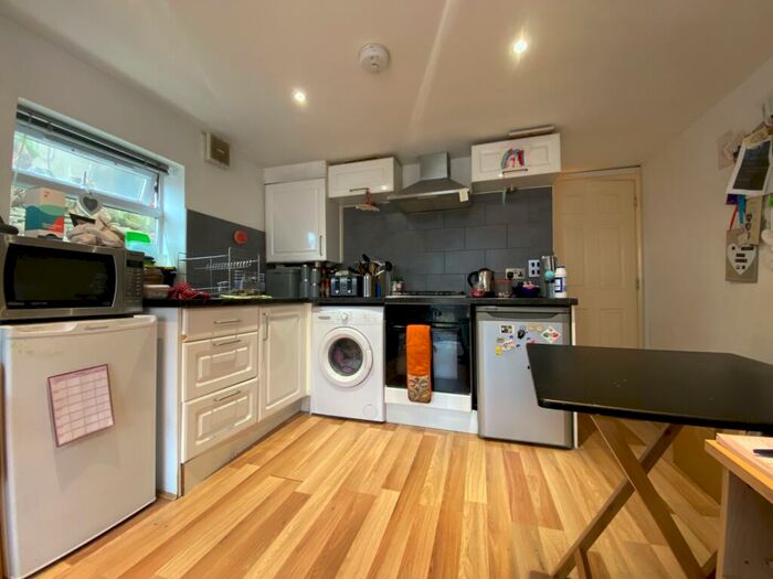1 Bedroom Flat To Rent In Claude Road, Roath, CF24