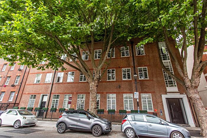 3 Bedroom Flat For Sale In Halesworth Court, Bow, E3