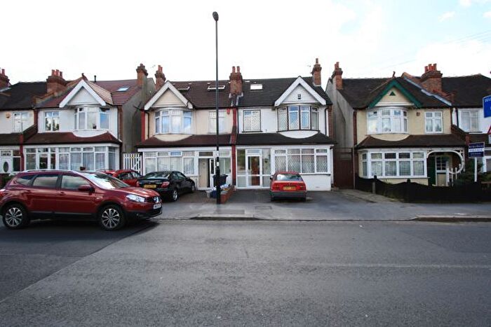 2 Bedroom Flat To Rent In Galpins Road, Thornton Heath, CR7