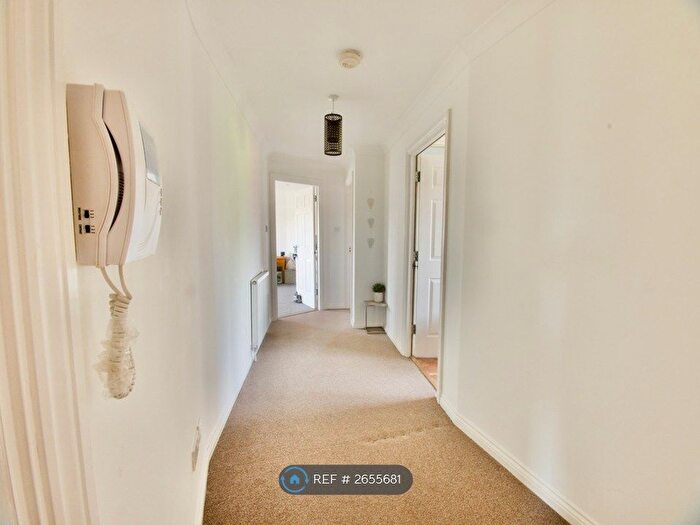 2 Bedroom Flat To Rent In Cathcart Road, Rutherglen, G73