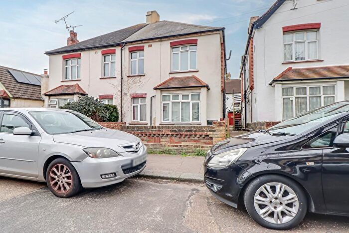 2 Bedroom Flat For Sale In Rylands Road, Southend-on-Sea, SS2