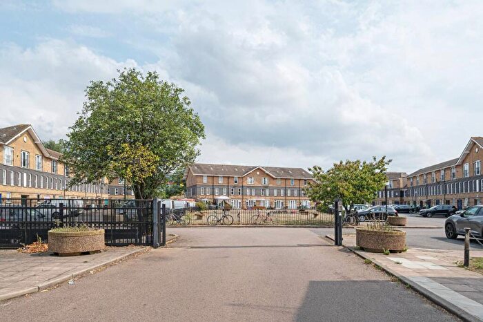 1 Bedroom Flat For Sale In Leabank Square, Hackney, London, E9