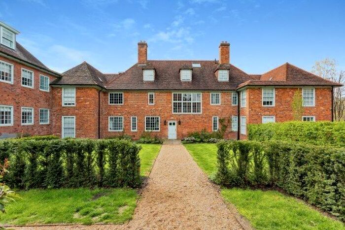 3 Bedroom Flat To Rent In Adams Walk, Midhurst, GU29