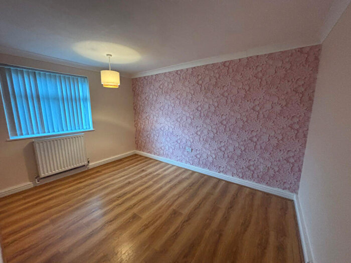 2 Bedroom Flat To Rent In Highters Close, Birmingham, B14