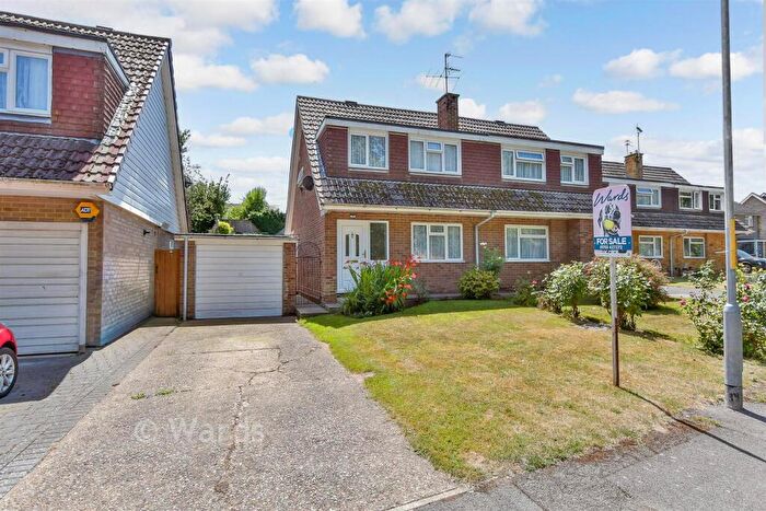 3 Bedroom Semi Detached House For Sale In Grove Park Avenue, Sittingbourne, Kent, ME10