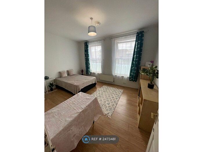 Studio To Rent In Hertslet Road, London, N7