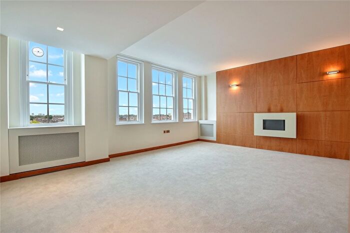 3 Bedroom Flat To Rent In Cranmer Court, Whiteheads Grove, SW3