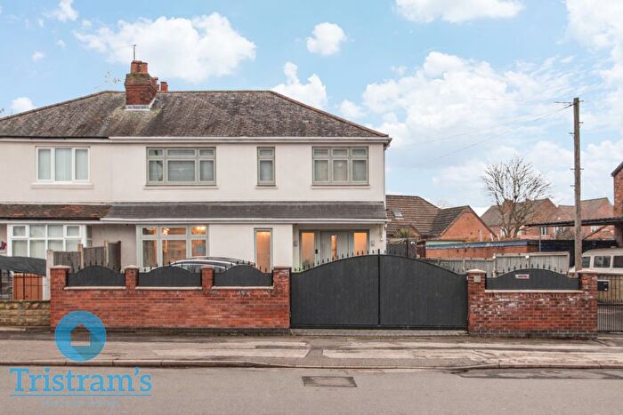 4 Bedroom Semi-Detached House For Sale In Pasture Road, Stapleford, NG9