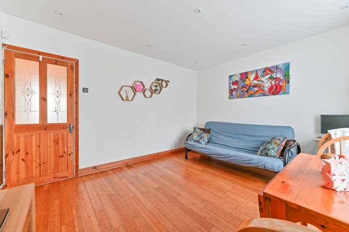 1 Bedroom Flat To Rent In South Norwood Hill, Norwood, London, SE25