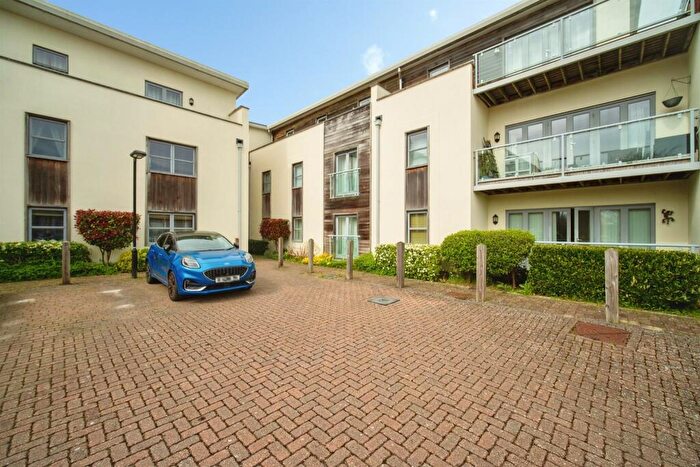 2 Bedroom Flat For Sale In Idsworth Court, Basingstoke, RG24