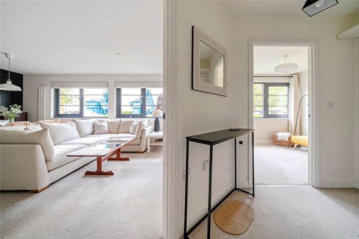 2 Bedroom Flat For Sale In Kestrel Road, Farnborough, Hampshire, GU14