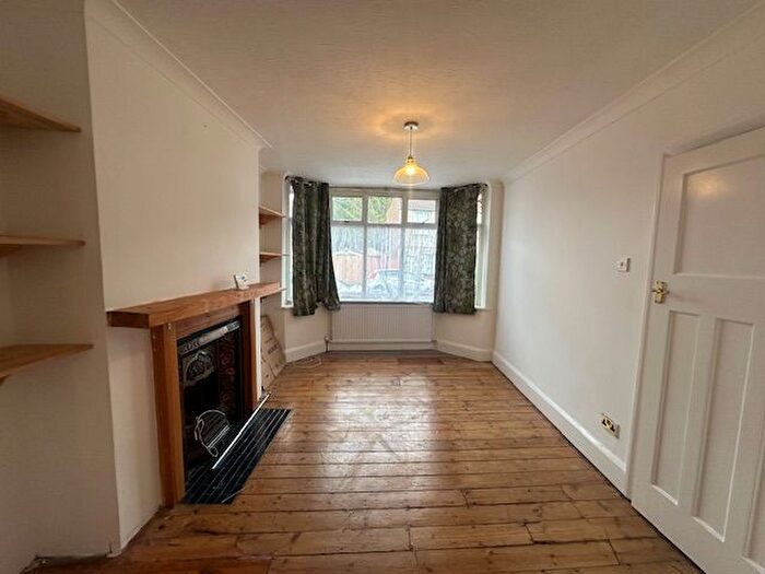 3 Bedroom Semi-Detached House To Rent In Colin Road, Luton, LU2