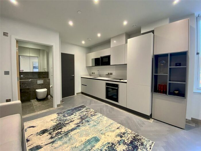 Apartment To Rent In Duke Street, Reading, RG1