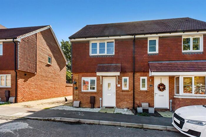 2 Bedroom Semi-Detached House For Sale In Clements Grove, Waterlooville, PO8