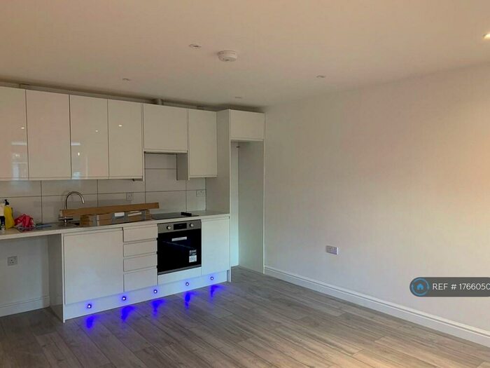 2 Bedroom Flat To Rent In Clarence Road, Grays, RM17